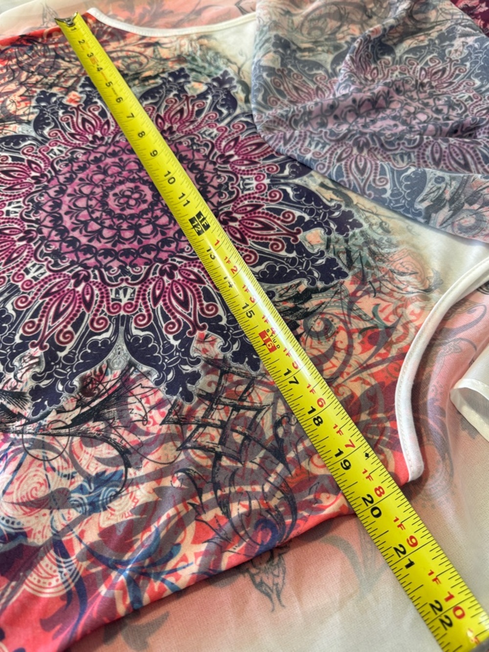 db established 1962 Women’s Wild Orchid Medallion V-Neck Top SZL - Picture 8 of 14